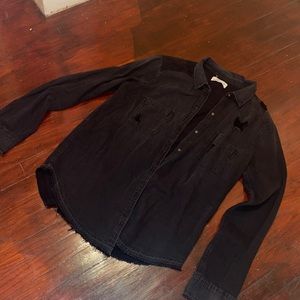 Beautiful Gently used woman/junior bottom down shirt